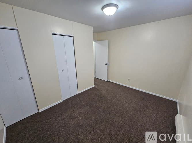 La Crosse Apartment: 1731 La Cres St