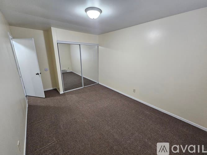La Crosse Apartment: 1731 La Cres St