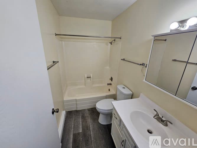 La Crosse Apartment: 1731 La Cres St