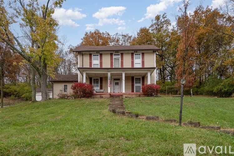 Aurora Apartment: 428 Sunnyside Avenue
