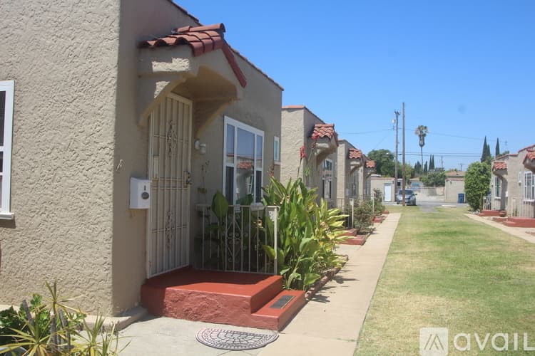 Alhambra House: 911 Marguerita Avenue