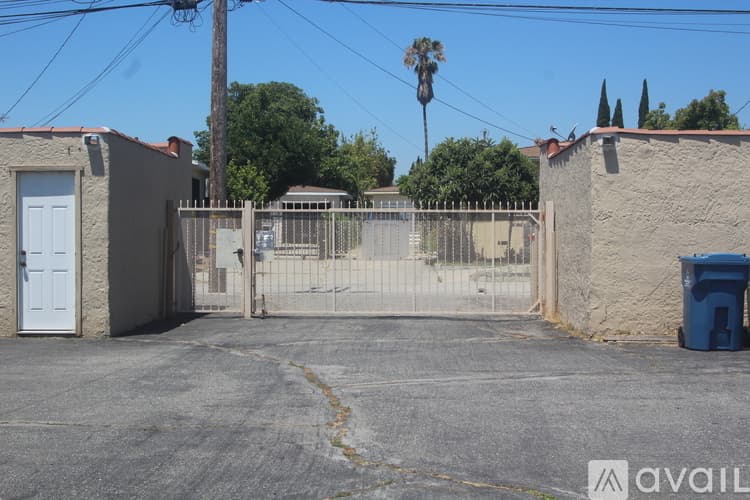 Alhambra House: 911 Marguerita Avenue