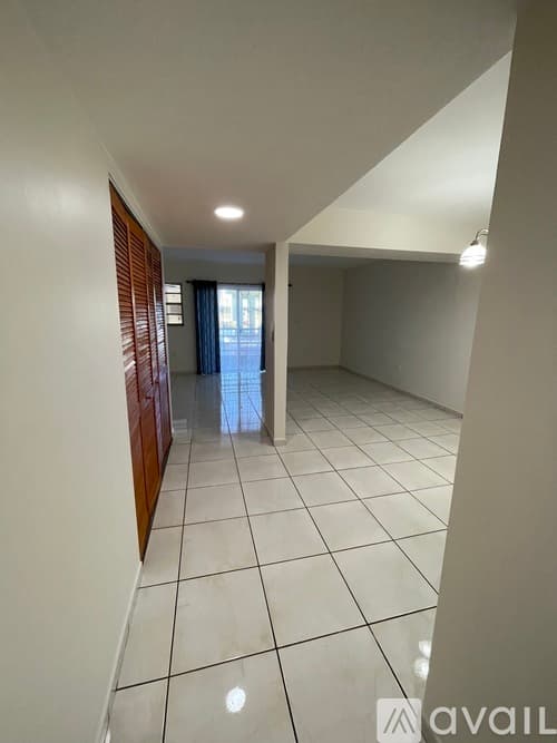 Miami Apartment: 11081 NW 7th St