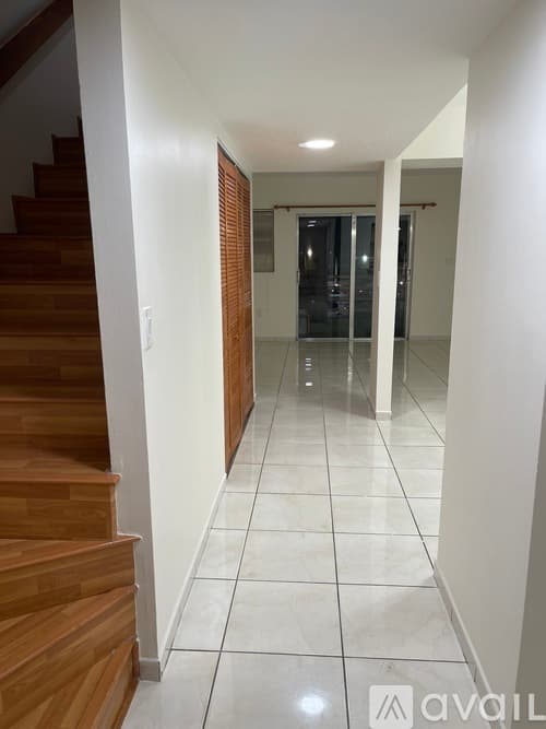 Miami Apartment: 11081 NW 7th St