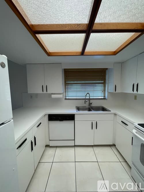 Miami Apartment: 11081 NW 7th St