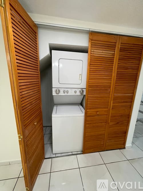 Miami Apartment: 11081 NW 7th St
