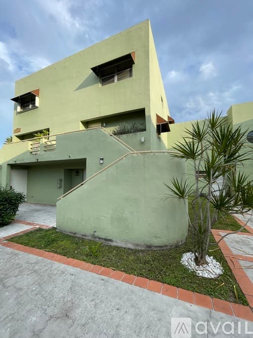 Miami Apartment: 11081 NW 7th St