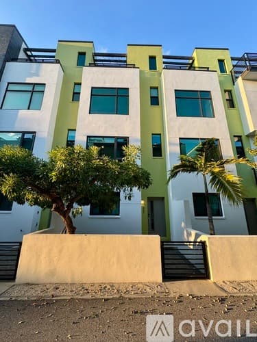 St. Petersburg Townhome: 947 Arlington Ave N