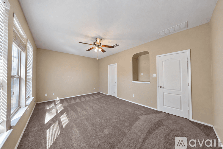 Temple House: 712 Tumbleweed Trail