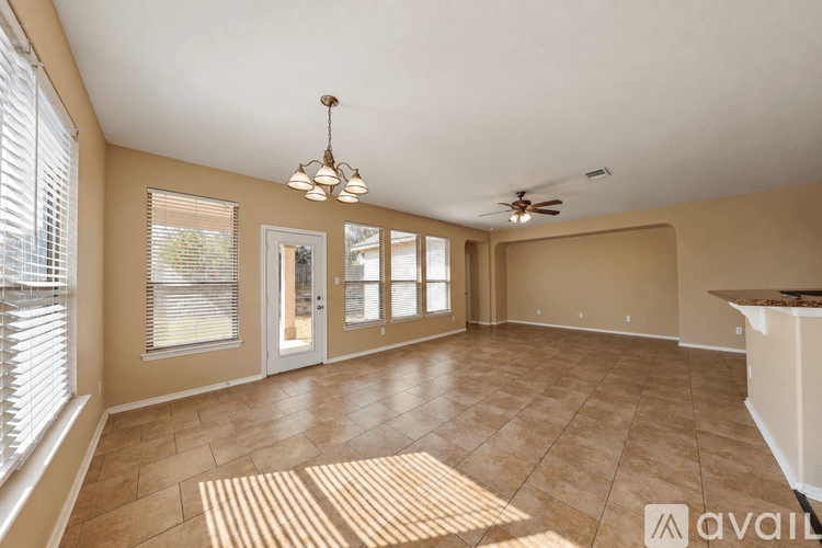 Temple House: 712 Tumbleweed Trail