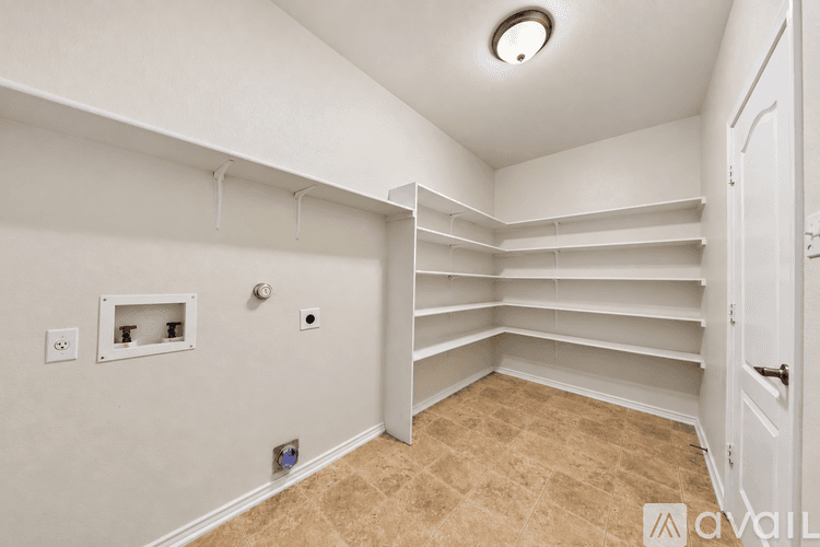 Temple House: 712 Tumbleweed Trail