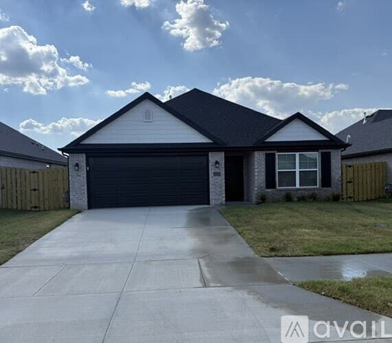 Fayetteville House: 4233 W Barhem Dr