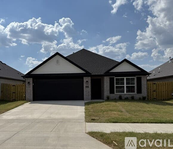 Fayetteville House: 4233 W Barhem Dr