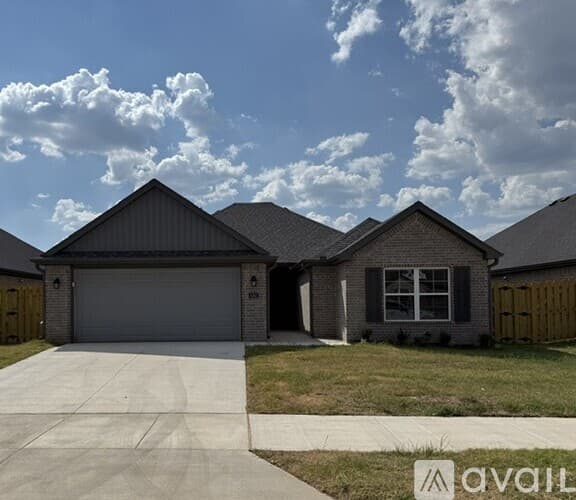 Fayetteville House: 4241 W Barhem Drive