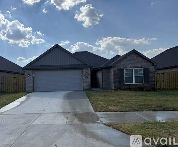 Fayetteville House: 4241 W Barhem Drive