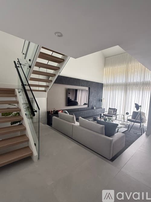 Boca Raton House: St Albans Dr