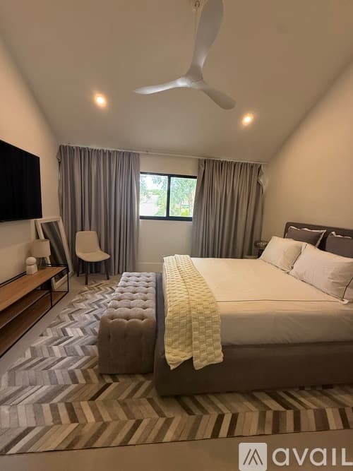 Boca Raton House: St Albans Dr