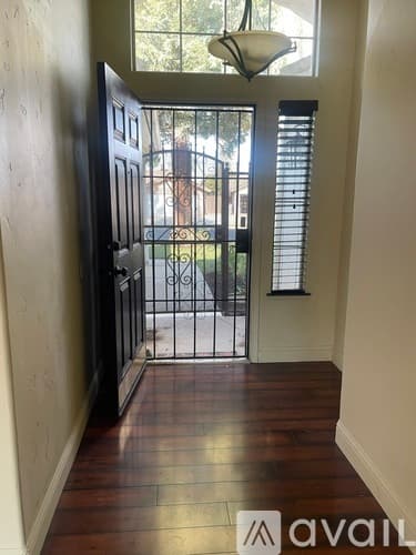 Fresno House: 6568 North Cornelia Avenue