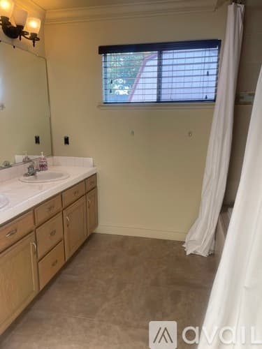 Fresno House: 6568 North Cornelia Avenue