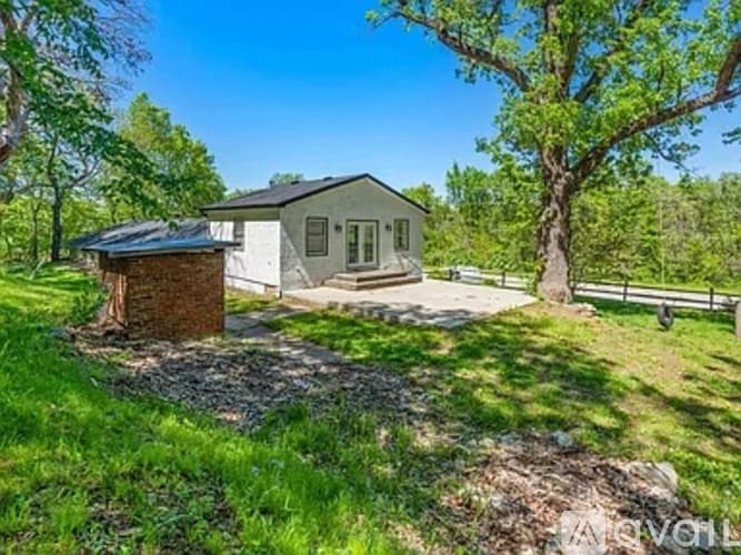 Lenexa House: 8852 Woodland Road
