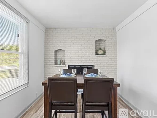 Lenexa House: 8852 Woodland Road