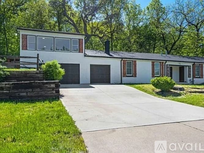 Lenexa House: 8852 Woodland Road