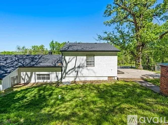 Lenexa House: 8852 Woodland Road