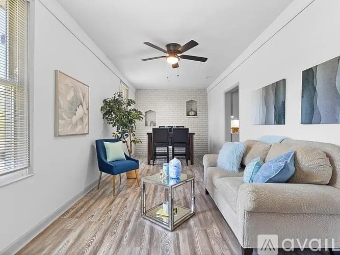 Lenexa House: 8852 Woodland Road