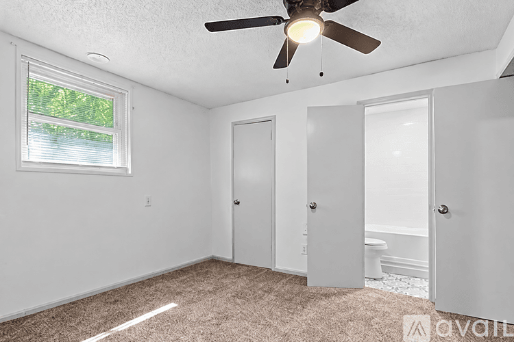 Lenexa House: 8852 Woodland Road