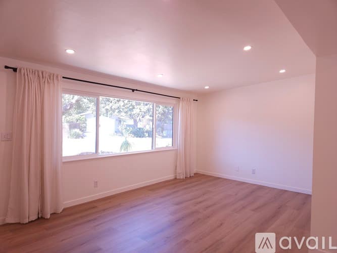 Santa Barbara House: 570 Apple Grove Lane