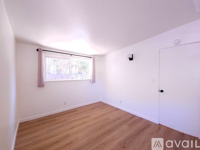 Santa Barbara House: 570 Apple Grove Lane