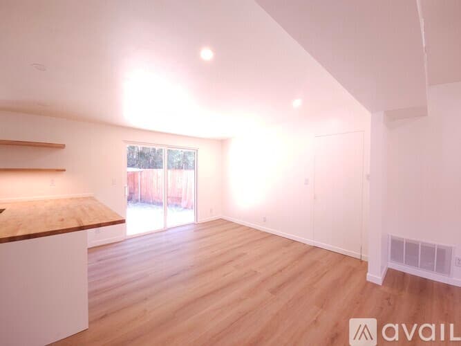 Santa Barbara House: 570 Apple Grove Lane