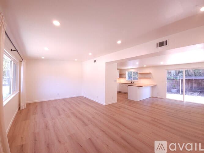 Santa Barbara House: 570 Apple Grove Lane