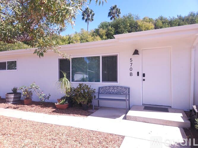 Santa Barbara House: 570 Apple Grove Lane