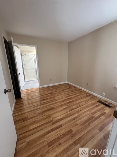 Pittsburg House: 3732 Gladstone Drive