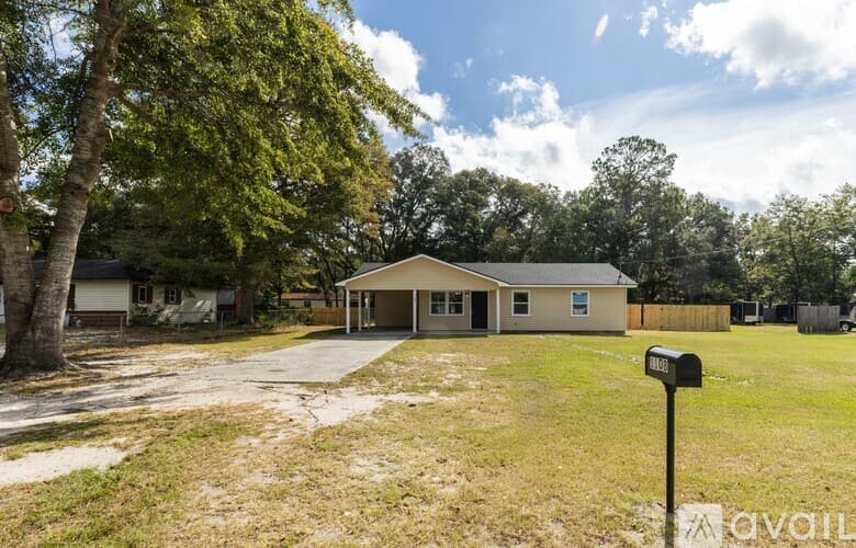 Hinesville House: 1108 Mary Ann Dr