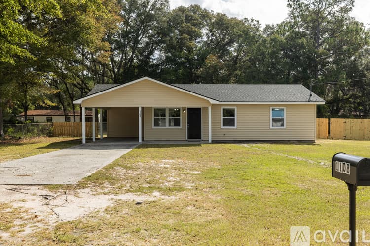 Hinesville House: 1108 Mary Ann Dr