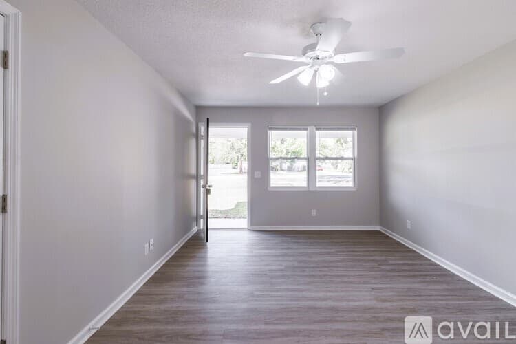 Hinesville House: 1108 Mary Ann Dr