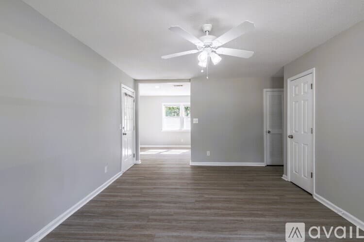 Hinesville House: 1108 Mary Ann Dr