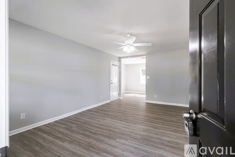 Hinesville House: 1108 Mary Ann Dr