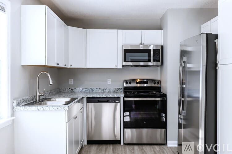 Hinesville House: 1108 Mary Ann Dr