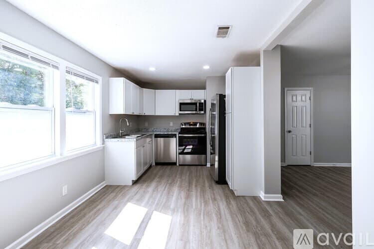 Hinesville House: 1108 Mary Ann Dr