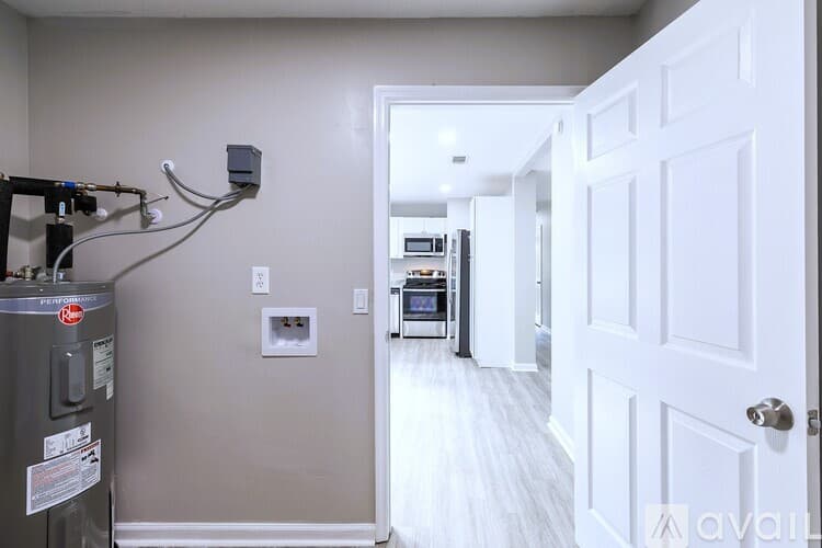 Hinesville House: 1108 Mary Ann Dr