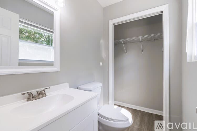 Hinesville House: 1108 Mary Ann Dr