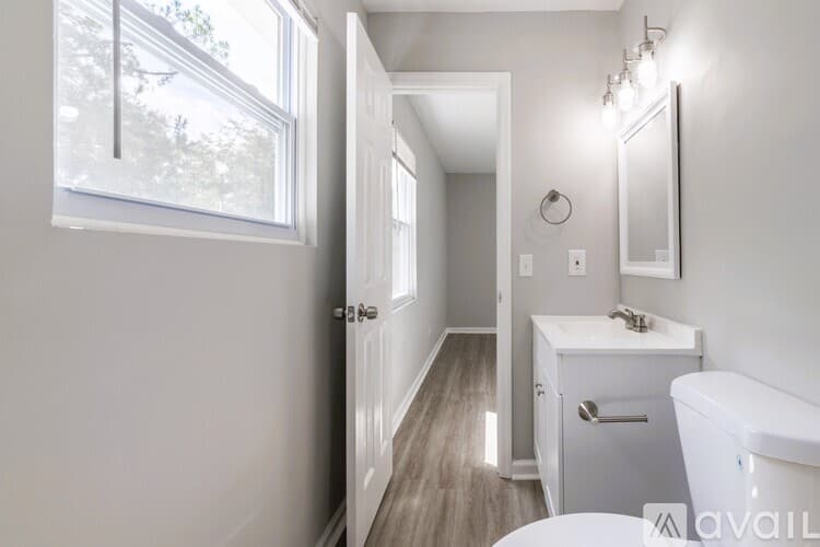 Hinesville House: 1108 Mary Ann Dr