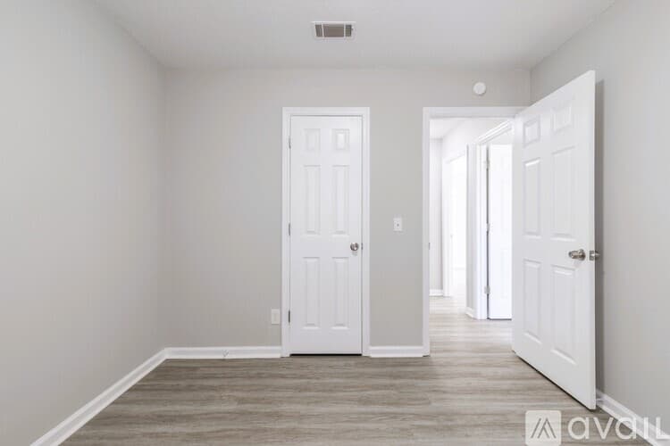 Hinesville House: 1108 Mary Ann Dr