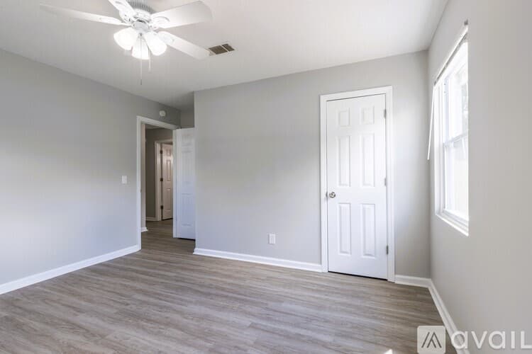 Hinesville House: 1108 Mary Ann Dr