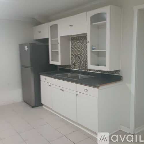 Newnan House: 120 Nectarine Drive