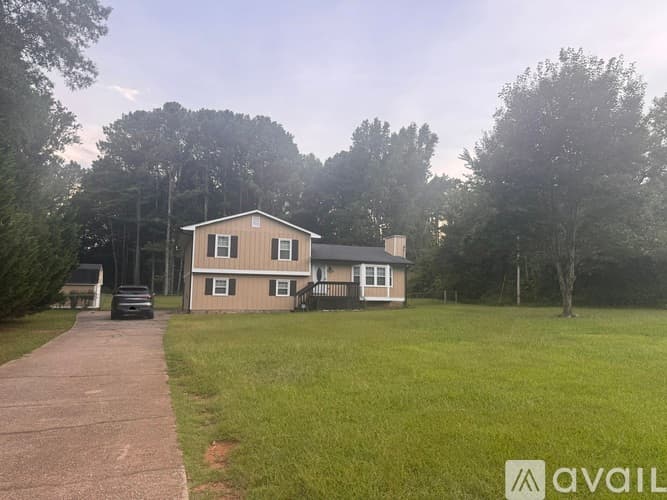 Newnan House: 120 Nectarine Drive