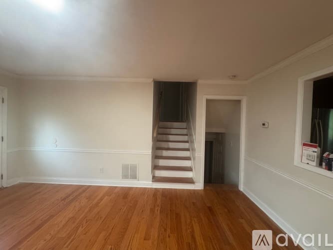 Newnan House: 120 Nectarine Drive